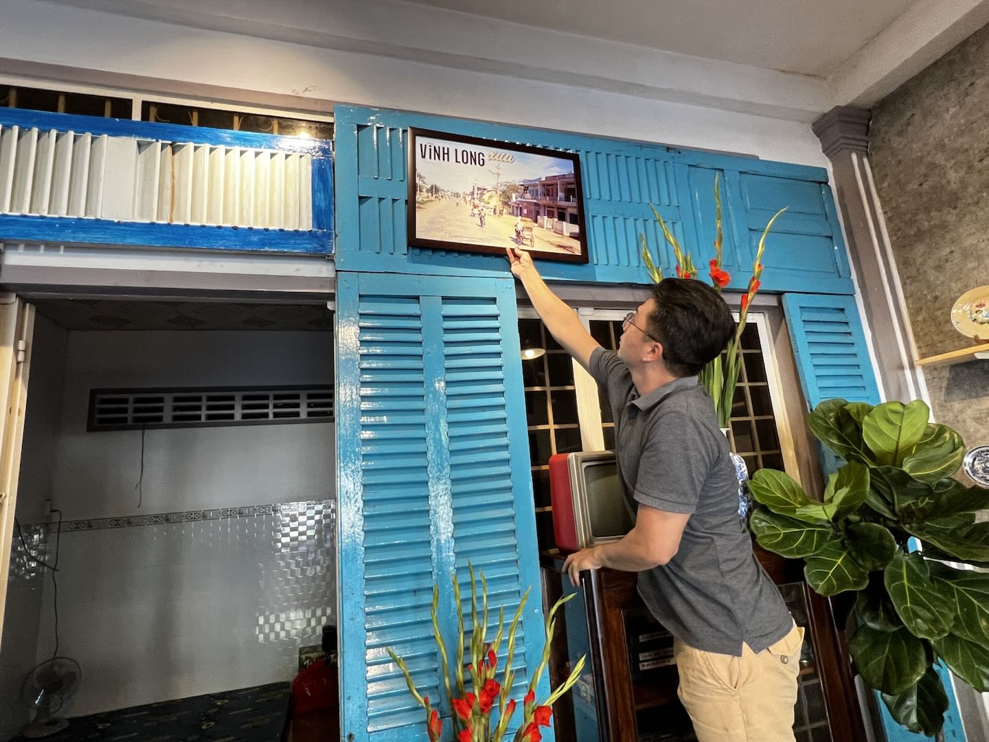 Cửa lá sách - Tranh và các đồ trang trí thời bao cấp